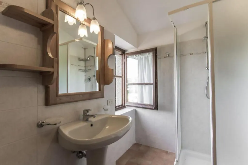Agriturismo Podere La Casaccia ポッピ ファームステイ